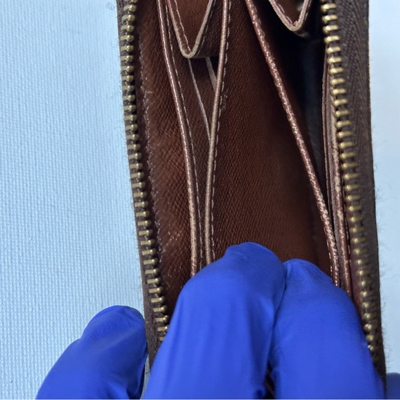 Louis Vuitton Zippy Coin Purse - Picture 12 of 15